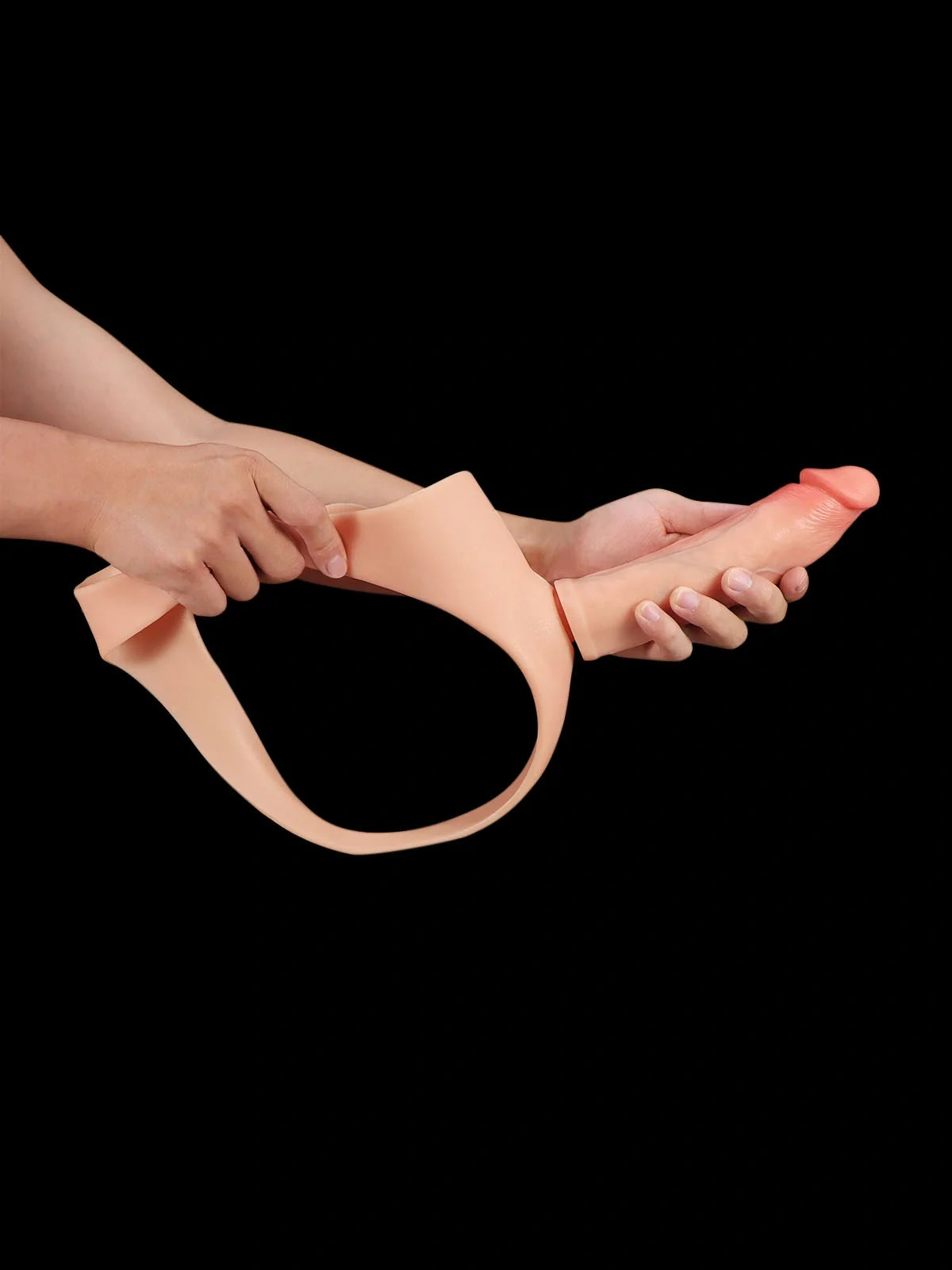 Hugedildo.com Thalyn Lifelike Silicone Strap-On with Interchangeable Realistic Shaft